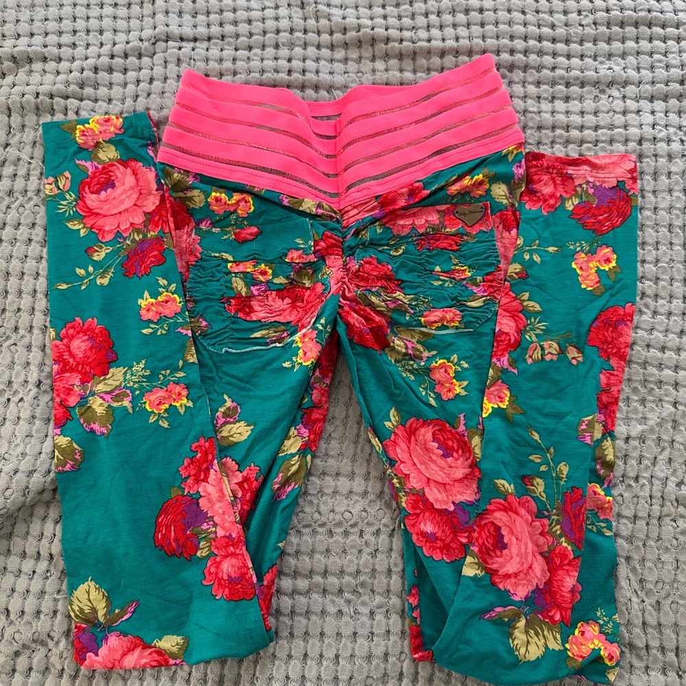 Cute booty scrunch butt leggings